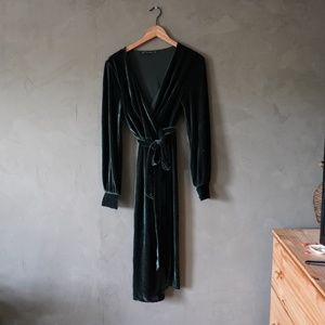Zara velvet wrap dress sz small